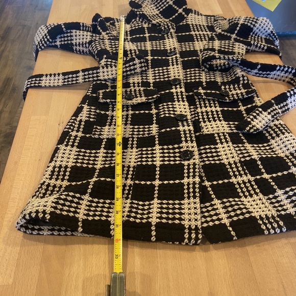 Black & white check wool blend long belted coat w/ 2 button close pockets small - Picture 7 of 12